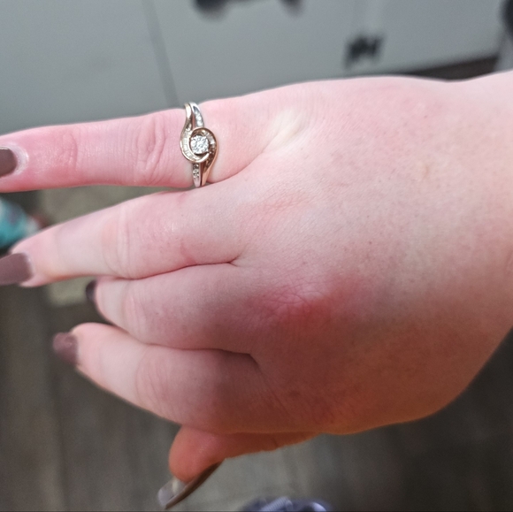 10k white gold two tone engagement ring - Picture 3 of 6